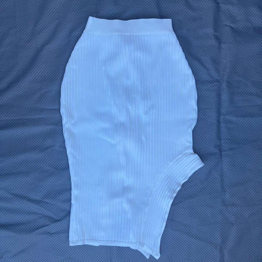 Elegant White Ribbed Women's Skirt